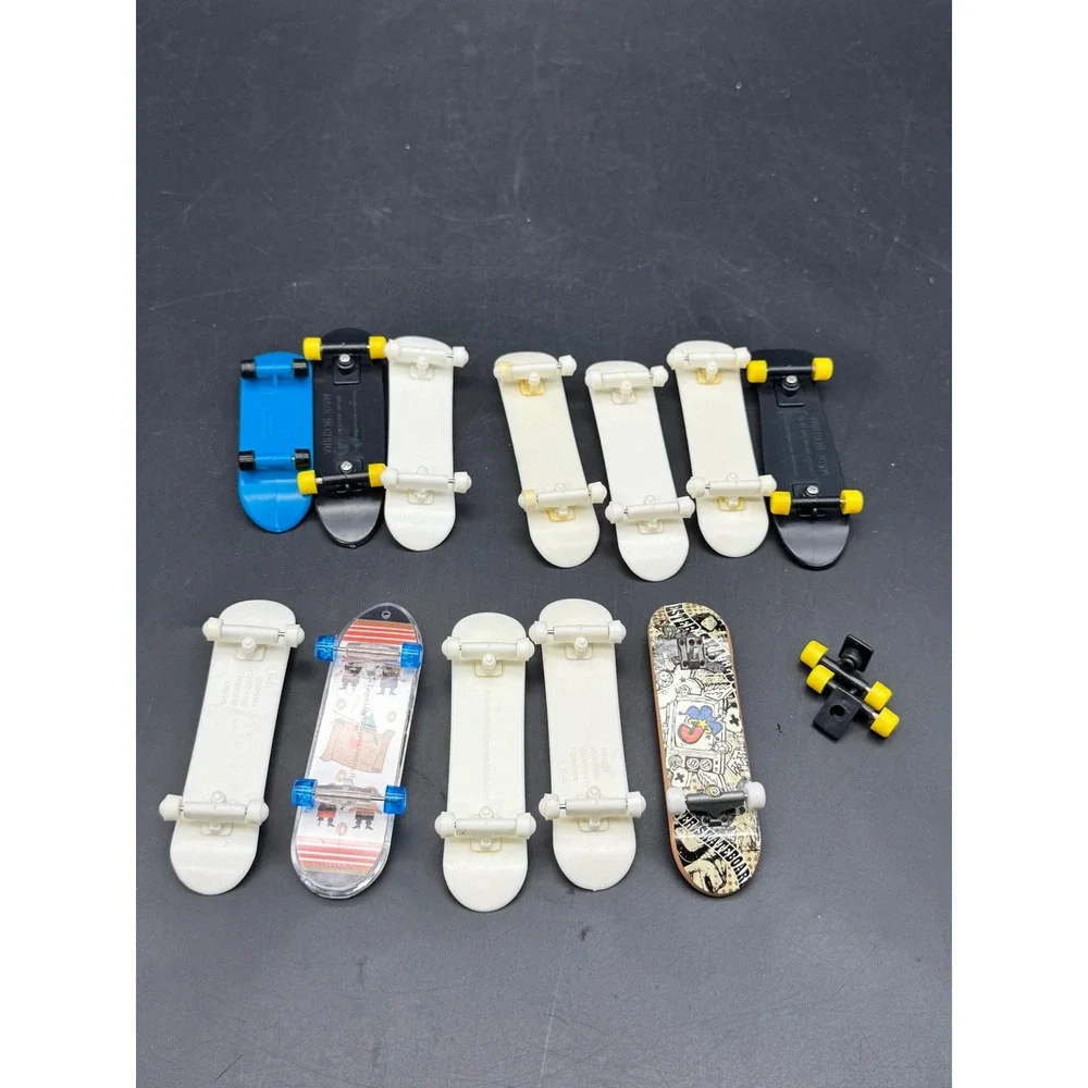 Lot of 12 Mini Finger Skateboards Party Favor Tech Deck Off Brand Parts